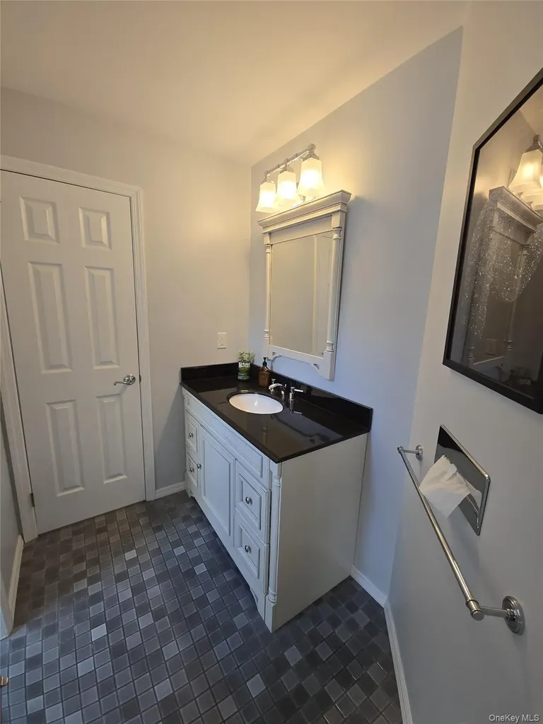 5 Field Lane Miller Place NY 11764