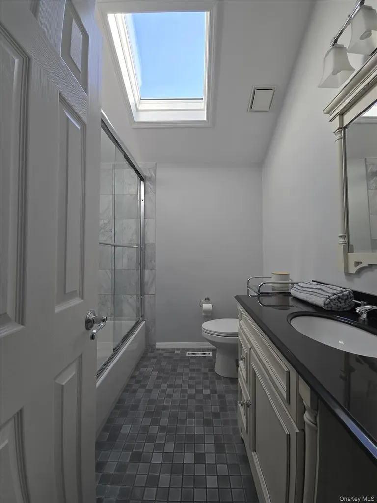 5 Field Lane Miller Place NY 11764