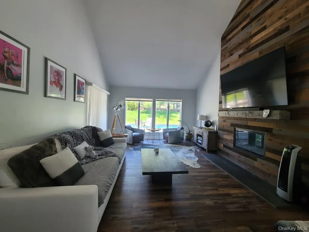 5 Field Lane Miller Place NY 11764