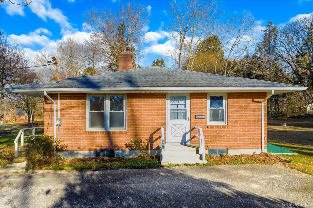 16 Townsend Boulevard Pawling NY 12564