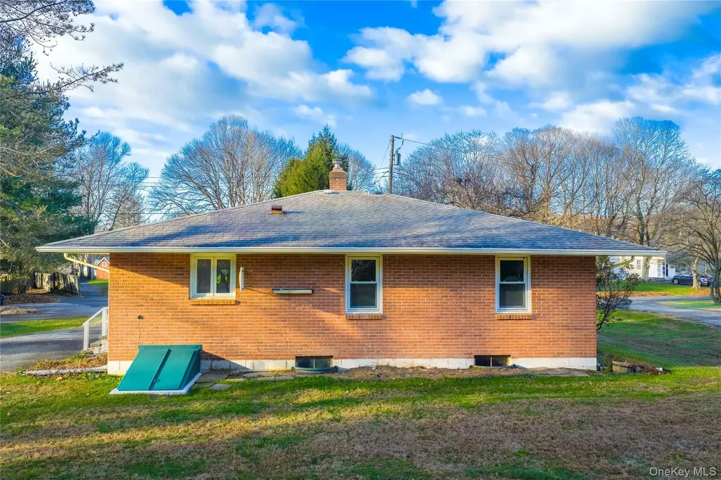 16 Townsend Boulevard Pawling NY 12564
