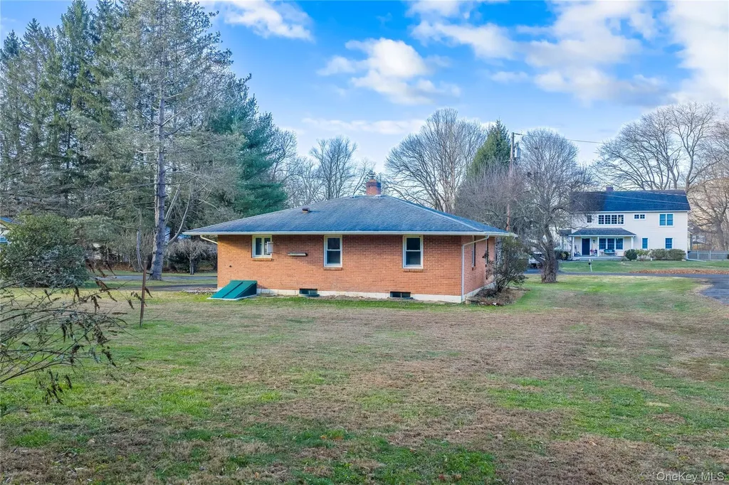 16 Townsend Boulevard Pawling NY 12564
