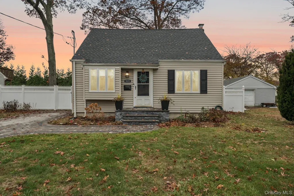 515 Mccall Avenue West Islip NY 11795