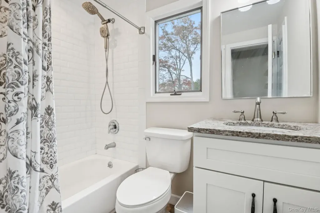 515 Mccall Avenue West Islip NY 11795