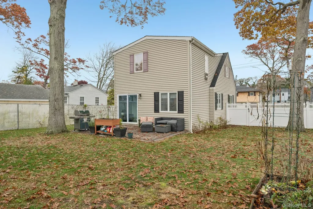 515 Mccall Avenue West Islip NY 11795
