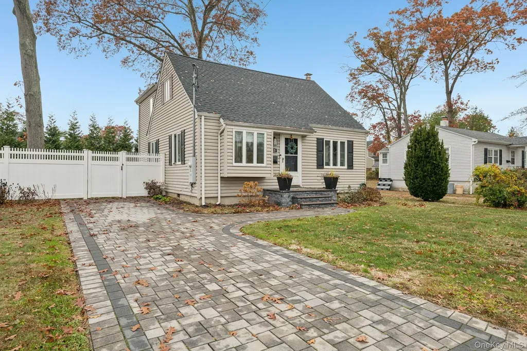 515 Mccall Avenue West Islip NY 11795