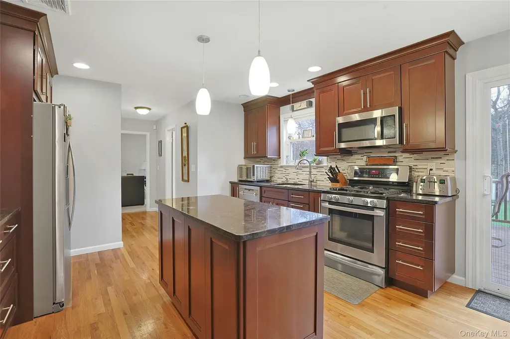 30 Pelham Avenue Nanuet NY 10954