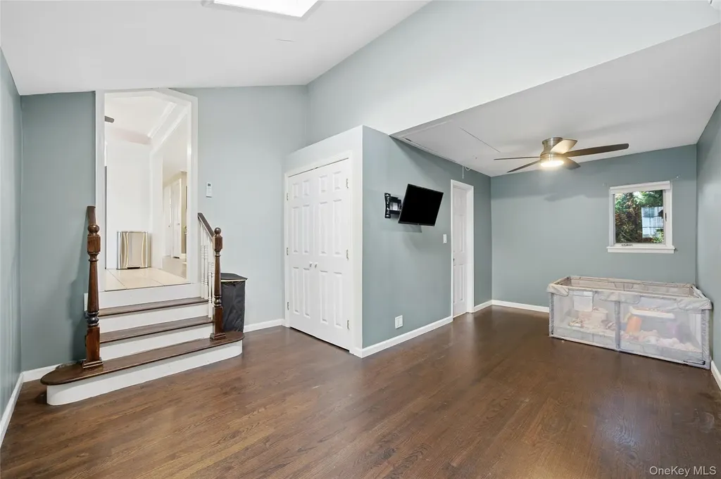32 Beachwood Drive Babylon NY 11702