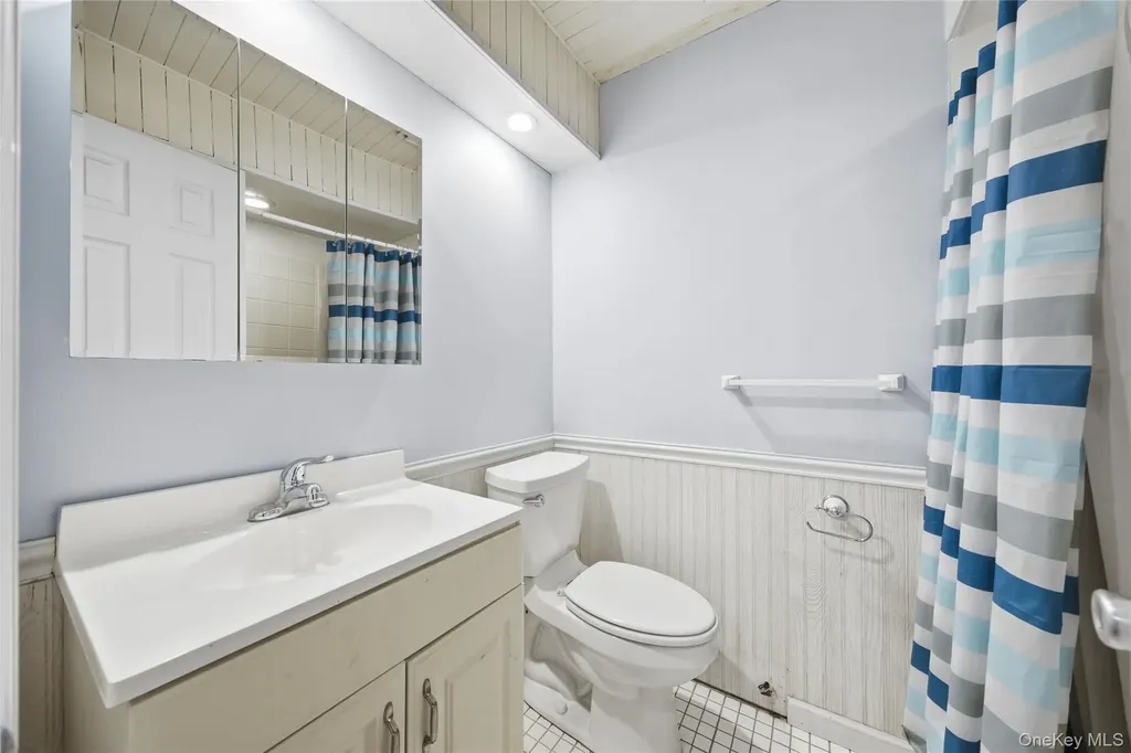 32 Beachwood Drive Babylon NY 11702