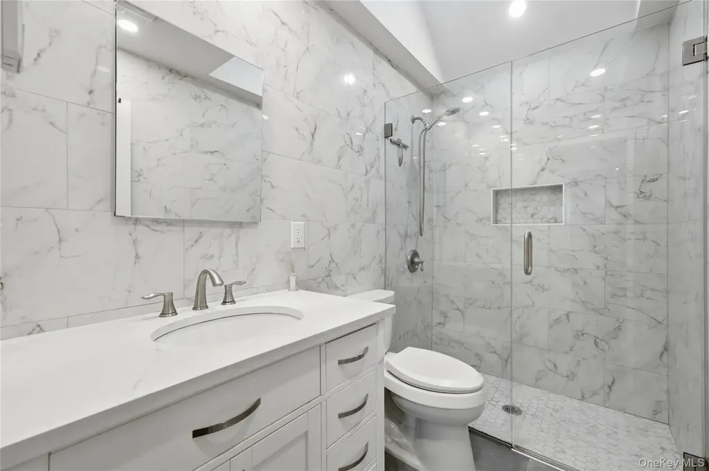 32 Beachwood Drive Babylon NY 11702