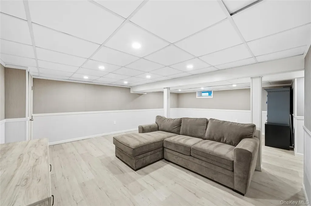 32 Beachwood Drive Babylon NY 11702