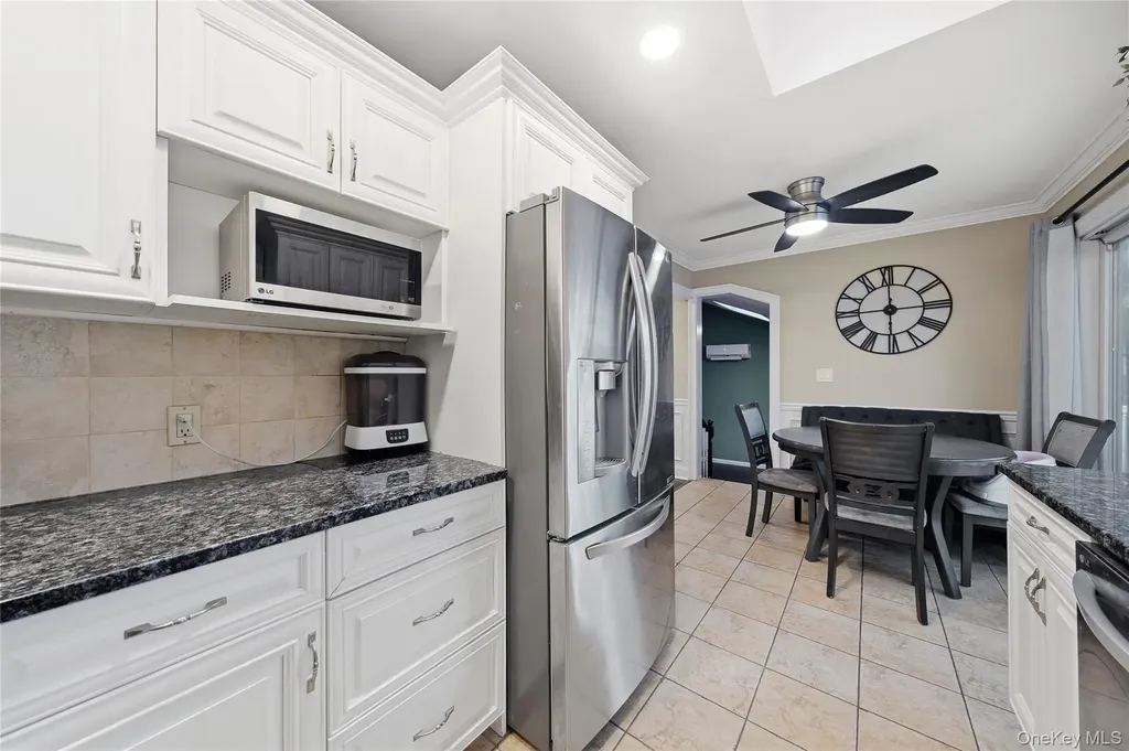 32 Beachwood Drive Babylon NY 11702