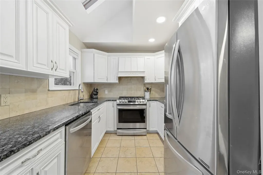 32 Beachwood Drive Babylon NY 11702