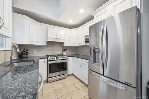 32 Beachwood Drive Babylon NY 11702