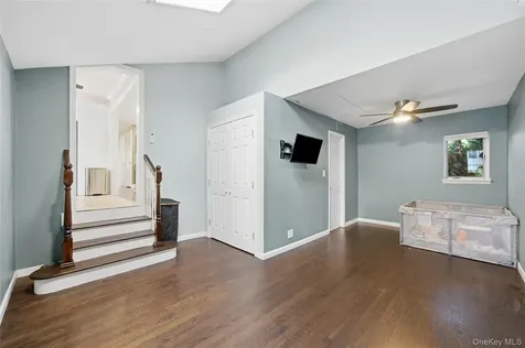 32 Beachwood Drive Babylon NY 11702