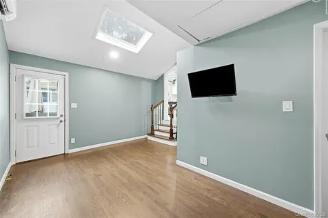 32 Beachwood Drive Babylon NY 11702