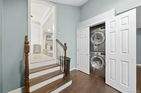 32 Beachwood Drive Babylon NY 11702