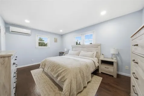 32 Beachwood Drive Babylon NY 11702