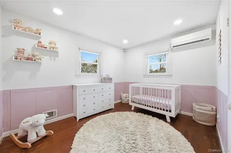 32 Beachwood Drive Babylon NY 11702