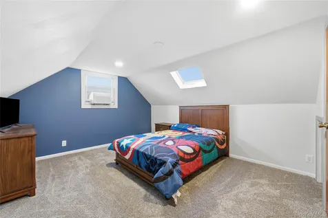 32 Beachwood Drive Babylon NY 11702