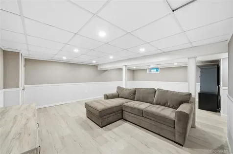 32 Beachwood Drive Babylon NY 11702