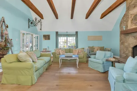 249 Gerritsen Avenue Bayport NY 11705