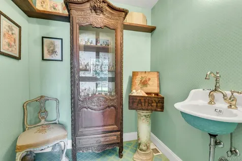 249 Gerritsen Avenue Bayport NY 11705