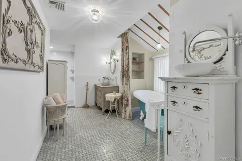 249 Gerritsen Avenue Bayport NY 11705