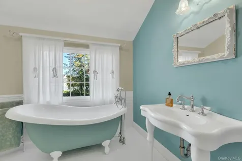 249 Gerritsen Avenue Bayport NY 11705