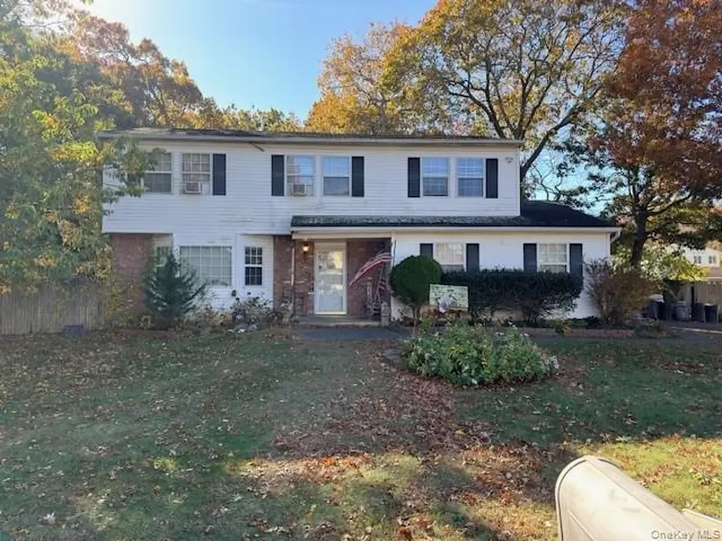60 Manor Drive Shirley NY 11967