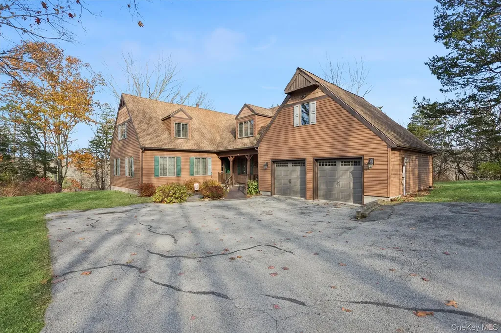 686 Traver Road Pleasant Valley NY 12569