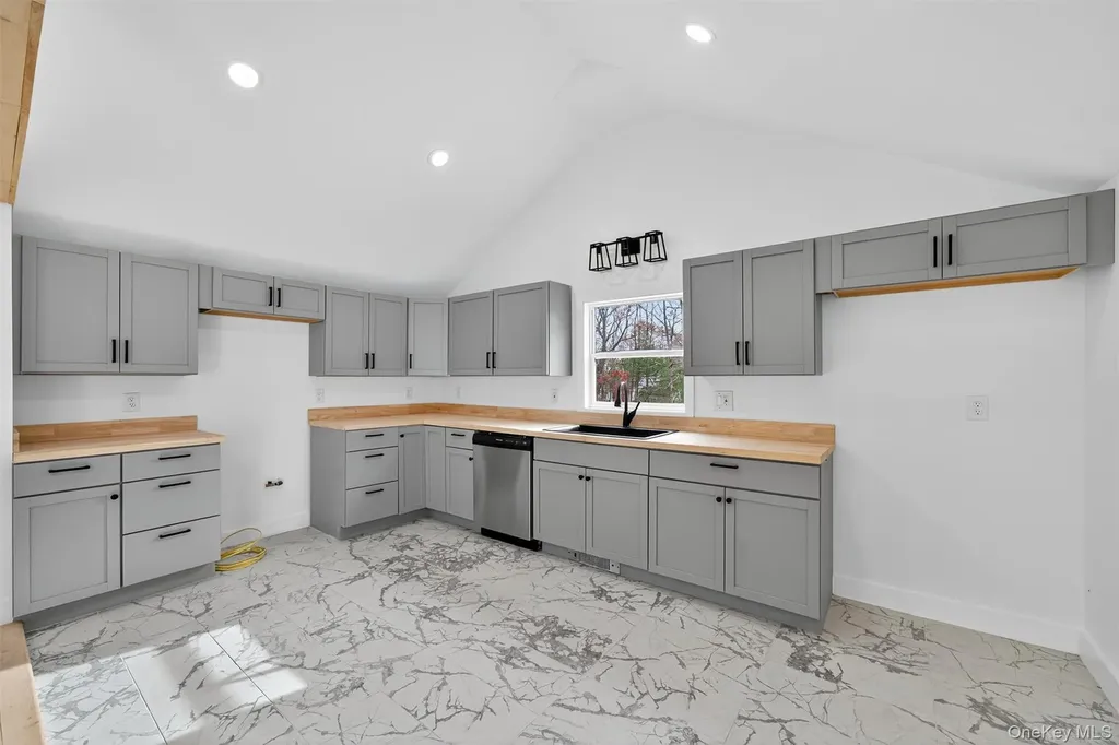 16 Nightingale Trail E Wurtsboro NY 12790