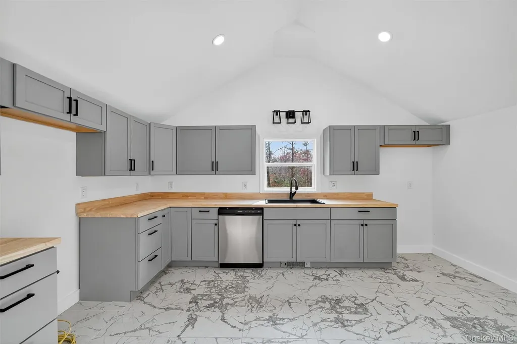16 Nightingale Trail E Wurtsboro NY 12790