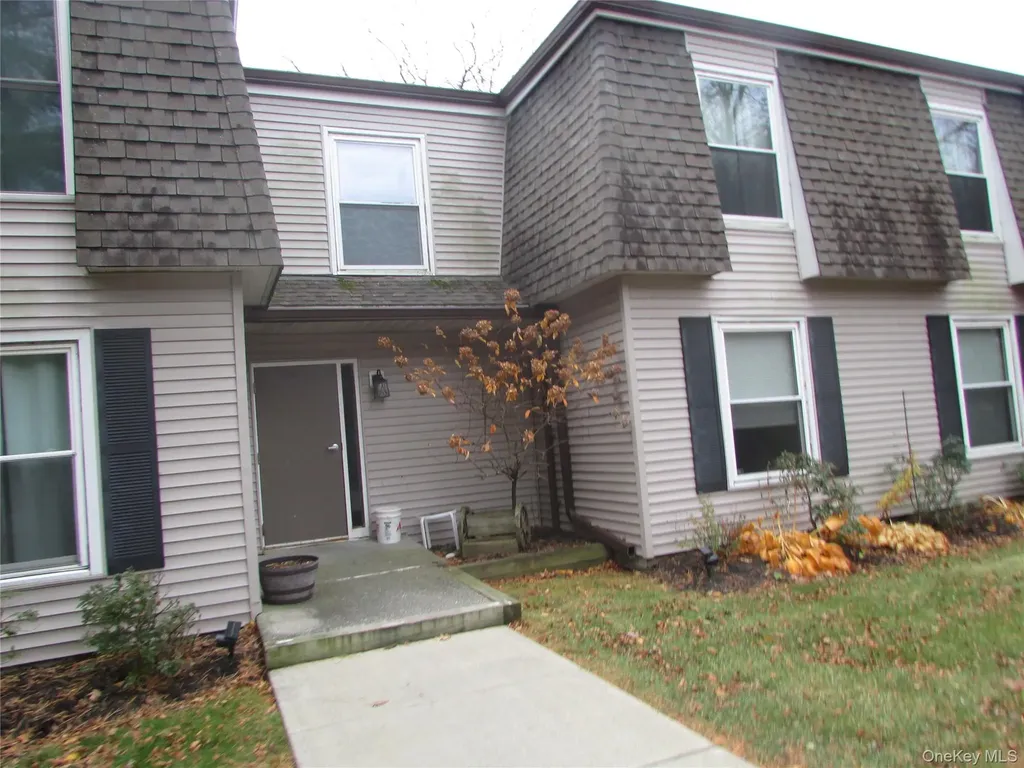 32 Hurlihe Poughkeepsie NY 12601