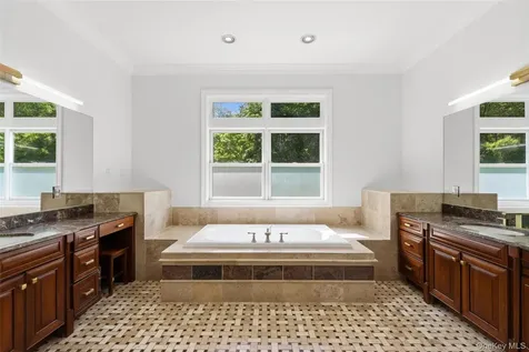 10 Hopes Farm Lane Bedford NY 10506