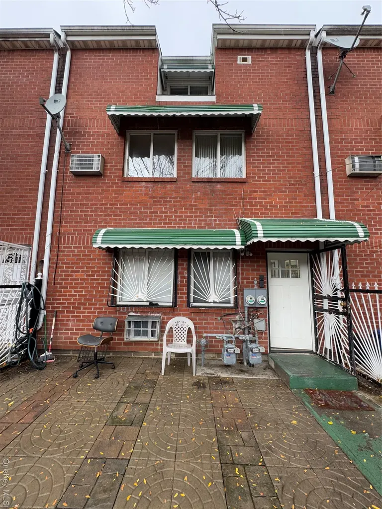 9 Harper Court Bronx NY 10466