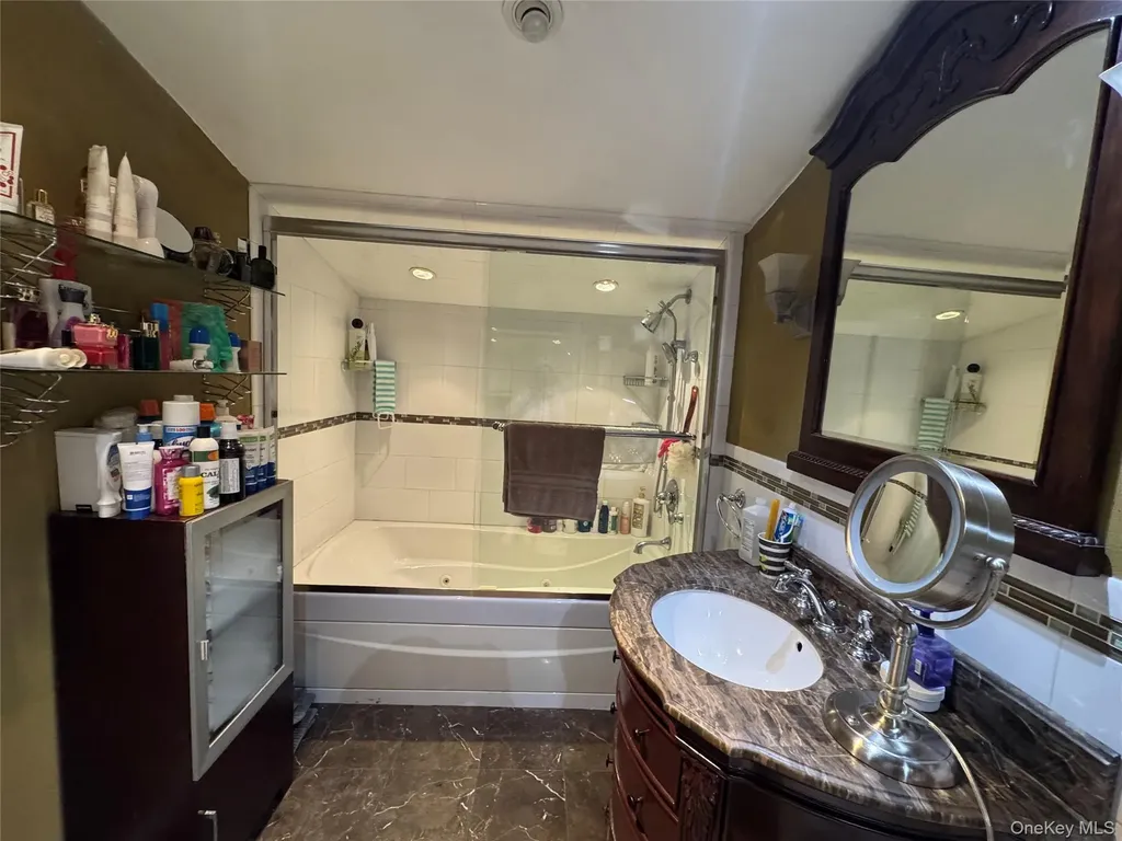 9 Harper Court Bronx NY 10466