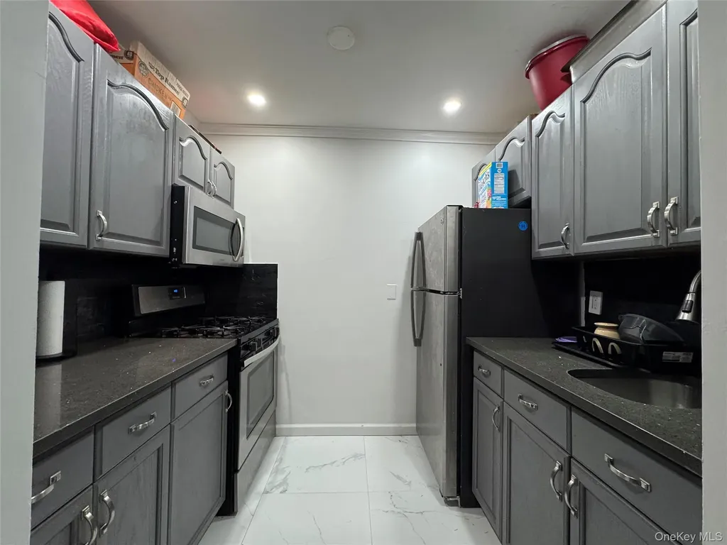 9 Harper Court Bronx NY 10466