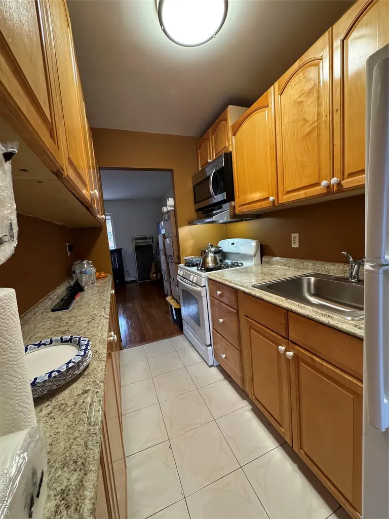 9 Harper Court Bronx NY 10466