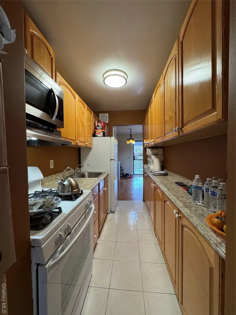 9 Harper Court Bronx NY 10466
