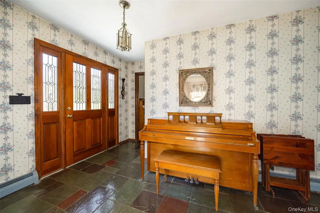 4 Mcallister Drive Pleasant Valley NY 12569