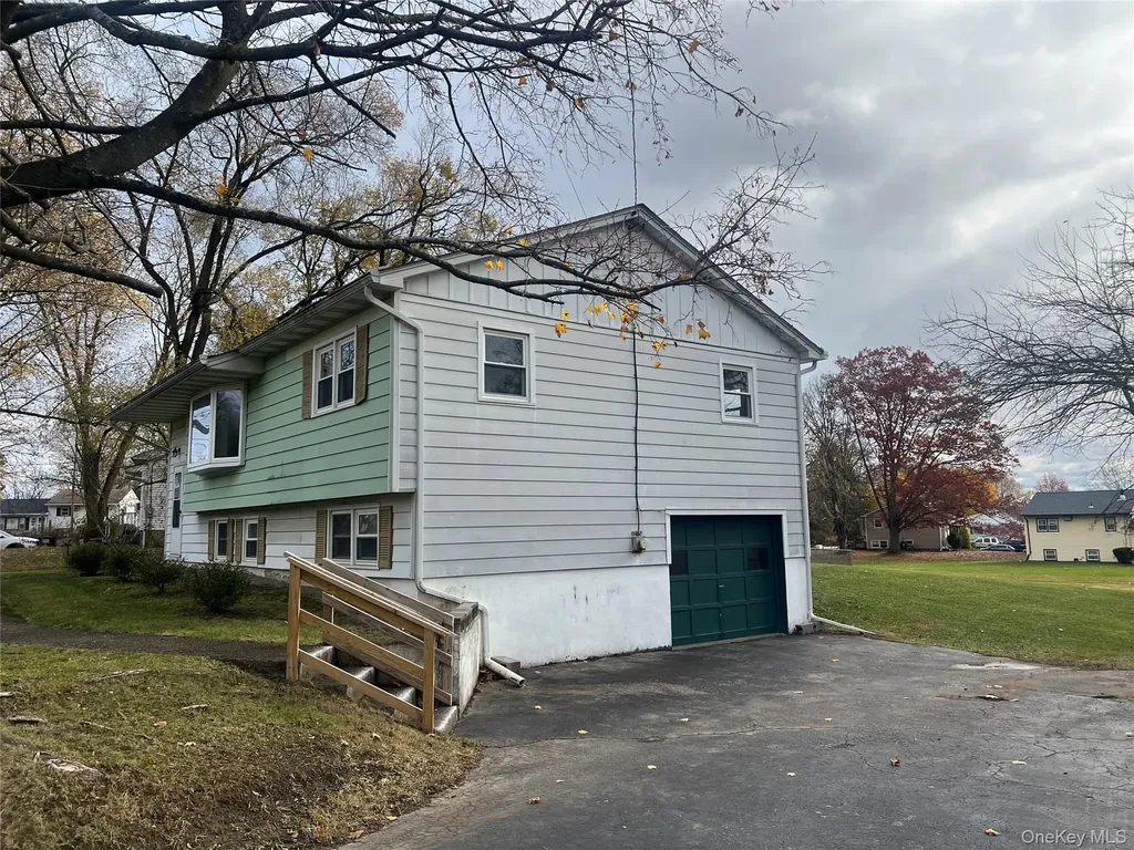 26 Coach Lane Newburgh NY 12550