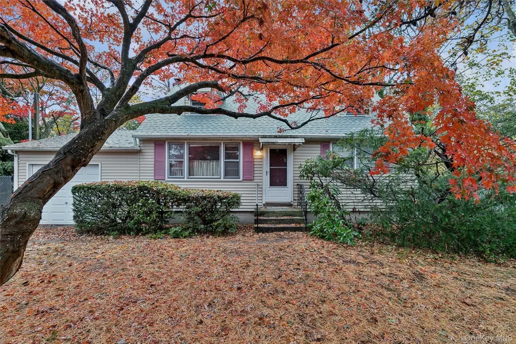 4 Windus Drive Shirley NY 11967