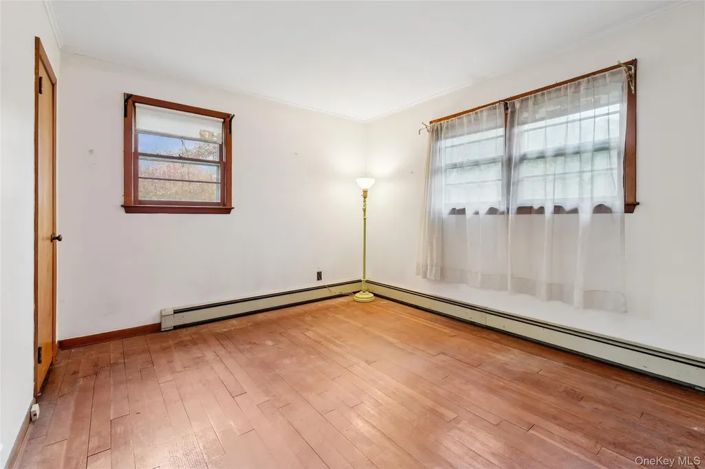 4 Windus Drive Shirley NY 11967