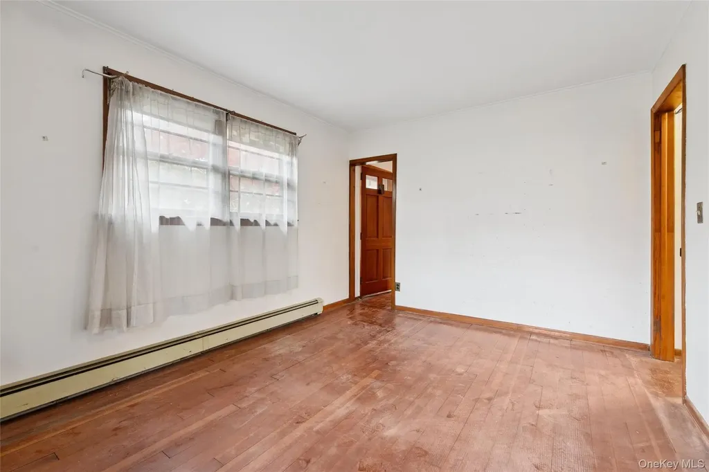 4 Windus Drive Shirley NY 11967