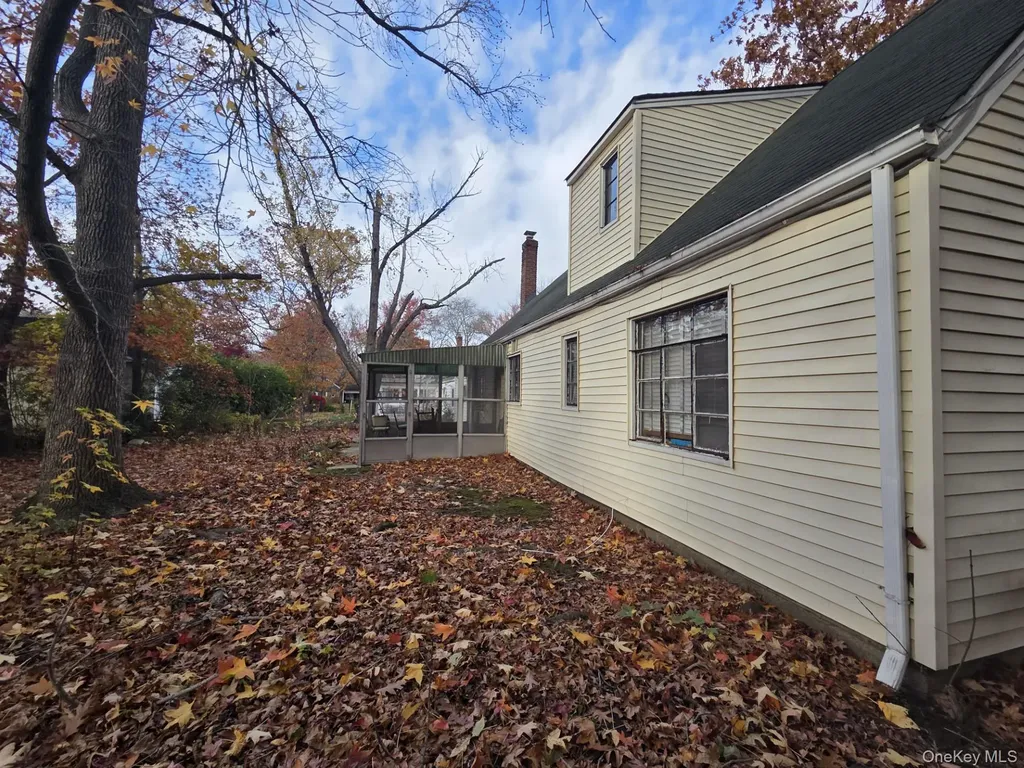 24 Bentley Road Great Neck NY 11023