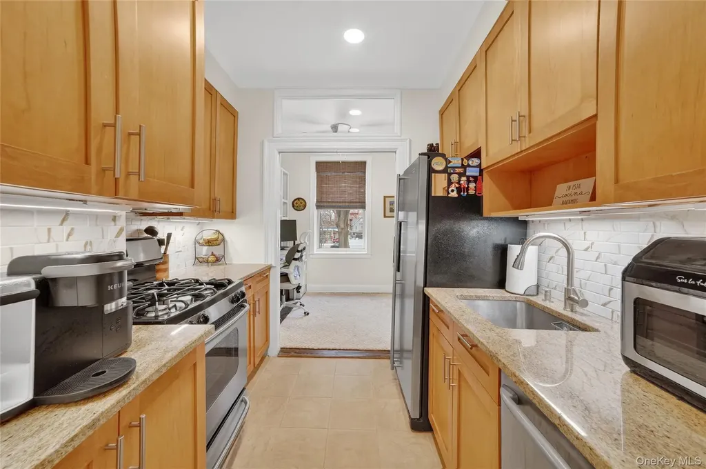 445 Gramatan Avenue Mount Vernon NY 10552