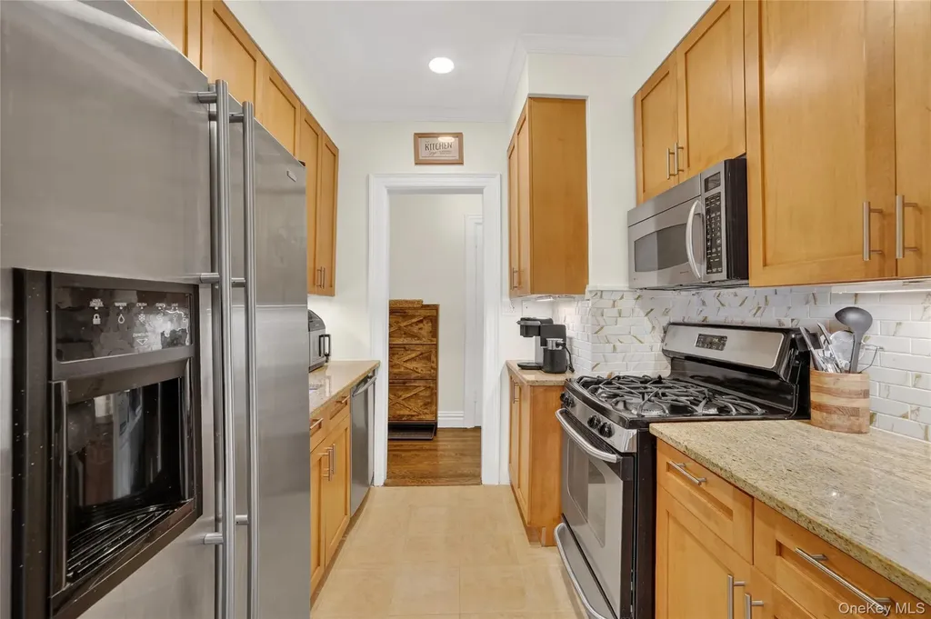 445 Gramatan Avenue Mount Vernon NY 10552