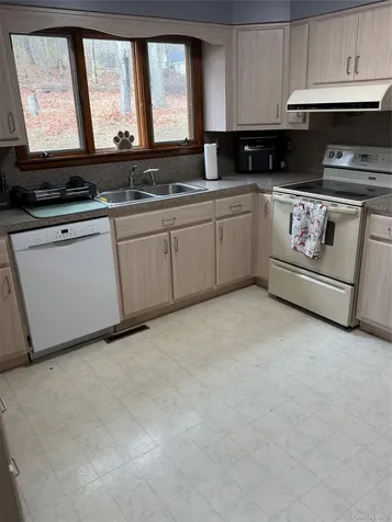 11 Square Woods Drive Lagrangeville NY 12540