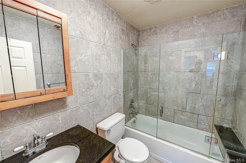 4 Cedar Ridge Lane Bay Shore NY 11706